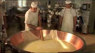 Come si fa il ParmigianoReggiano 03  lavorazione [upl. by Idona488]