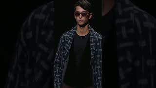 Défilé GIORGIO ARMANI Homme AutomneHiver 20242025  Milan Fashion Week [upl. by Dehnel]