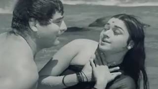 Yeh Kaun Hain Jiske  Asha Bhosle Mahendra Kapoor Aurat Song [upl. by Hakeber]