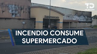 Se incendia totalmente un supermercado en Zapopan [upl. by Nevs]