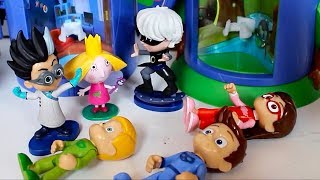 Romeo ruba i set di trasformazione dei Pj Masks Super Pigiamini Storie con i Giocattoli [upl. by Lorie]