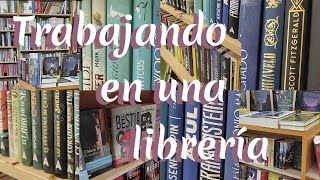 Un día TRABAJANDO en una LIBRERÍA 📚 Vlog 1 Rebeca Wollbooks [upl. by Nomad802]