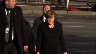 Merkel Draghi e Napolitano ai funerali di Helmut Schmidt [upl. by Hplodnar888]