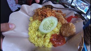 Indonesia Bali Street Food 1878 Javanesse Yellow Rice Nasi Kuning Jawa YDXJ0885 [upl. by Nerat]