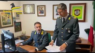 Saronno Guardia di Finanza blocca ginecologo dellospedale [upl. by Asiuol]