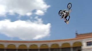 Espectaculares saltos y acrobacias de motocross freestyle [upl. by Alletnahs]