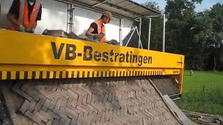 VB Bestratingen herstelt historische klinkerweg machinaal met Tigerstone [upl. by Jareen271]