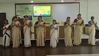 Paraniraye ponnalakkum  Onam dance [upl. by Crescin]