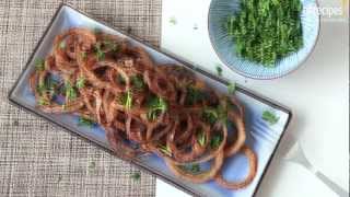 Rezept KnusprigScharf gebratene Zwiebelringe Onion Rings  Allrecipes Deutschland [upl. by Killam]