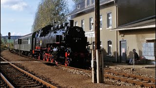 Bahnhof Mohlsdorf am 1110199386 1001 mit P 8361 nach Neumark [upl. by Elonore115]