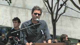 Eric McCormack speaks at the Meet in the Middle rally in Fresno [upl. by Edahc]