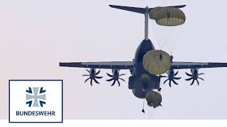 Premiere Erster Automatiksprung aus dem Airbus A400M  Bundeswehr [upl. by Joelly745]