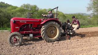 Kartoffeln pflanzen mit Hanomag John Deere und Schmotzer [upl. by Annoek]