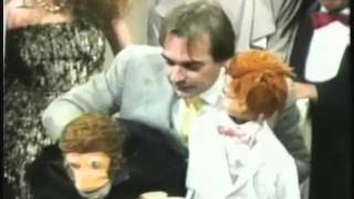 Carlos Donoso con Kini y Lalo en los 15 años de Sabados Felices Director Alfonso Lizarazo 1987 [upl. by Nwahsir826]