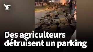 Des agriculteurs ont retourné à la pelleteuse le parking d’un Leclerc [upl. by Sadonia680]