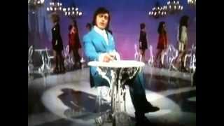 Engelbert Humperdinck Cafe 1970 Rare Video [upl. by Cate]