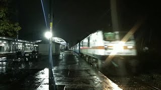 11077 JHELUM EXPRESS ARRIVING AMBALA CITY UNDER RAINING NIGHT amp CREATING GAINT TRACK SOUNDS [upl. by Arymahs]