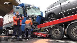 27052021  VN24  LKW prallt auf Autotransporter am Stauende  Autobahn A1 Kamen [upl. by Ydnerb]