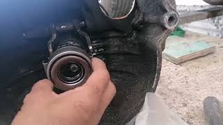 PAGKABIT NG CLUTCH RELEASE BEARING SUZUKI MULTICAB [upl. by Enorel]