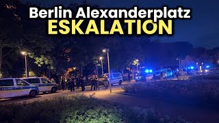 Schlägerei unter Flüchtlingen 😱🔥 Großer Polizeieinsatz in Berlin Alexanderplatz [upl. by Ennayehc]