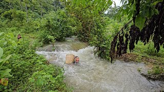 Single Dad Heavy Rain Floods House and Floods Swept Away  A Lu Sad Life [upl. by Ailaham]