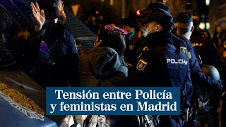 Tensión entre Policía y feministas en una manifestación sin autorización en Madrid [upl. by Everrs688]