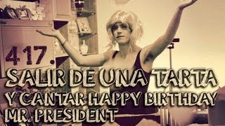 416 y 417 Salir de una tarta vestido de Marilyn y cantar quotHappy Birthday Mr Presidentquot [upl. by Janette636]