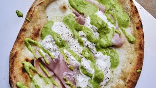 Recette  Pizza à la mortadelle et crème de pistache [upl. by Averil]