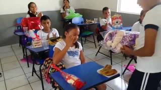 Video Emotivo Niño se le declara a niña en la escuela [upl. by Ayarahs]