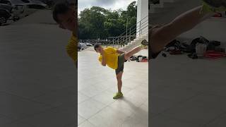 Kickboxing with volland humonggio kickboxing boxing tira [upl. by Stelle]