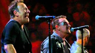 U2 amp Bruce Springsteen  I Still Havent Found What Im Looking For live at Madison Square Garden [upl. by Cirdet8]