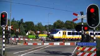 Spoorwegovergang Bilthoven  Dutch railroad crossing [upl. by Atteyram]