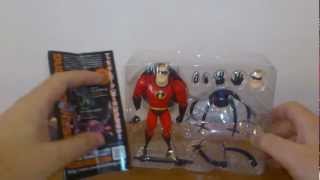 Revoltech review  Pixars Mr Incredible Vs the Omnidroid [upl. by Bubalo19]