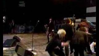 Rufus Wainwright sings quotGet Happyquot at Glastonbury 2007 [upl. by Jillane166]