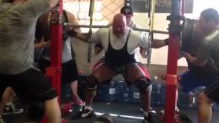 Stan Efferding 905 Raw Squat [upl. by Soulier]