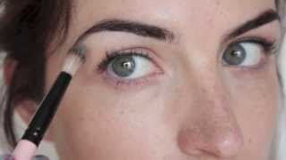 Comment maquiller ses sourcils [upl. by Hanikehs]