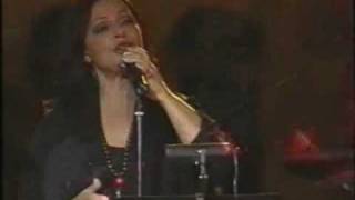 Haris Alexiou  Oles tou kosmou oi Kyriakes live 2002 [upl. by Allesor]