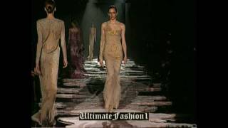 Gucci Fall Winter 2004 full show by Tom Ford [upl. by Starbuck149]