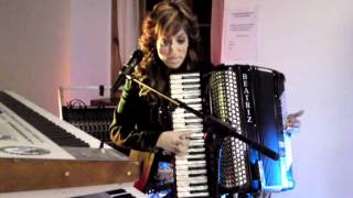 beatriz y su acordeon 2532012MP4 [upl. by Lawton]