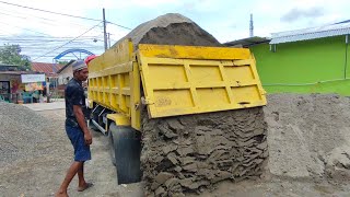 Truk Jomplang Mobil Truk Fuso Canter Pengangkut Pasir Bongkar Muatan Full Bak Jumbo [upl. by Adnik]