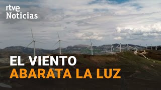 PRECIO LUZ El PRECIO de la LUZ baja de la barrera de los 100 EUROSMWH  RTVE Noticias [upl. by Eveline]