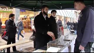 Koran verschenken am Infostand Osnabrück [upl. by Tnias407]