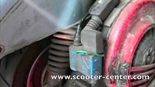 How to clean your vespa engine  Vespa Motor reinigen [upl. by Ardnazxela]