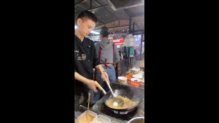 The cooking process for fried rice fried noodles and fried rice vermicelli in Chinese cuisine [upl. by Nevlin]