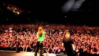 Avril Lavigne  Basket Case Cover Green Day Live in Dublin 2003 Legendado HD [upl. by Iggy559]