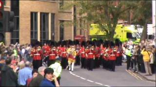 Grenadier guards band and Coldstream guards band return to barracks 271009 [upl. by Ellerud]