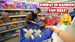 MIAZ KRIJGT 1 UUR ONZE PINPAS IN HANDEN 😱🤑 LAKAP JUNIOR [upl. by Ijic]