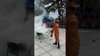 Extinguishing fire using FIRE EXTINGUISHER 🧯 shortsviral firefighterslife firefighter [upl. by Ahsot]