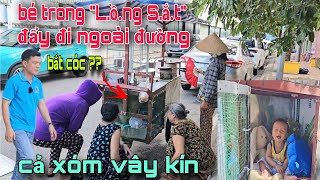 Bất ngờ cả xóm vây kín cô gái để bé trai trong quotLồng Sắtquot đẩy đi trên đường sự thật ngỡ ngàng [upl. by Kopans]