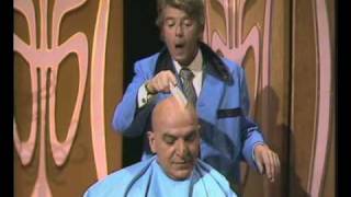 Rudi Carrell  Friseur Sketch mit Telly Savalas Kojak [upl. by Eelessej]